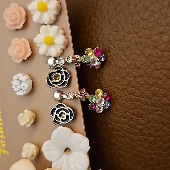 Vintage Rose Daisy Tropical Flower Earrings - Picture 5 of 5